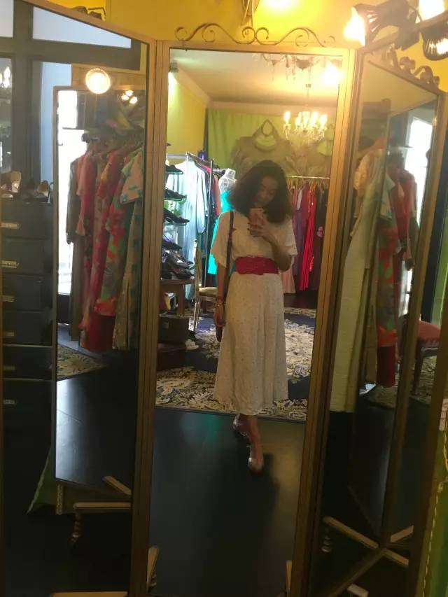 一个定期拉着3个空箱子去全世界淘别人眼中“破烂”的古着达人！