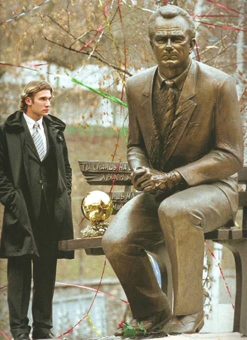 足球球员之间的友谊,足球场上的兄弟情谊