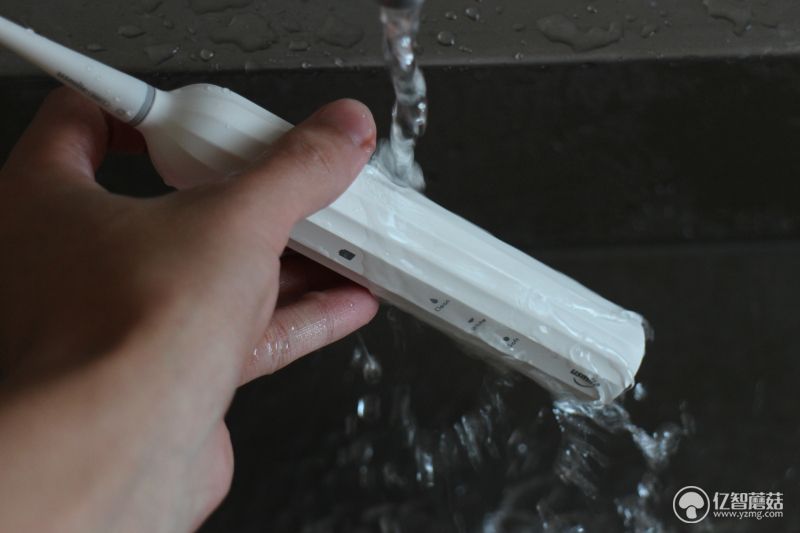 usmile声波电动牙刷如何使用,电动牙刷测评usmile智能声波