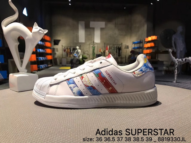 adidas贝壳头小麦,adidas三叶草贝壳头红蓝绿