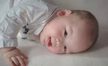 婴儿长牙期饮食结构调理,宝宝长牙睡不好觉吃什么