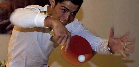 图说足坛球星业余特长，梅西弹钢琴惊艳全场！谁说他们只会踢球