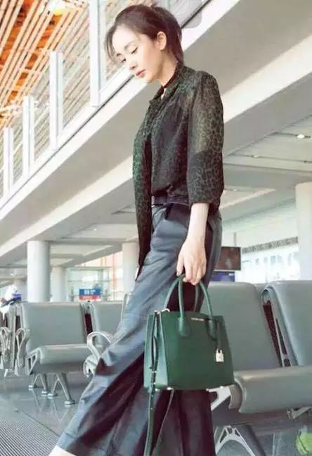 杨幂穿的最火的牌子,杨幂亚太区代言什么品牌