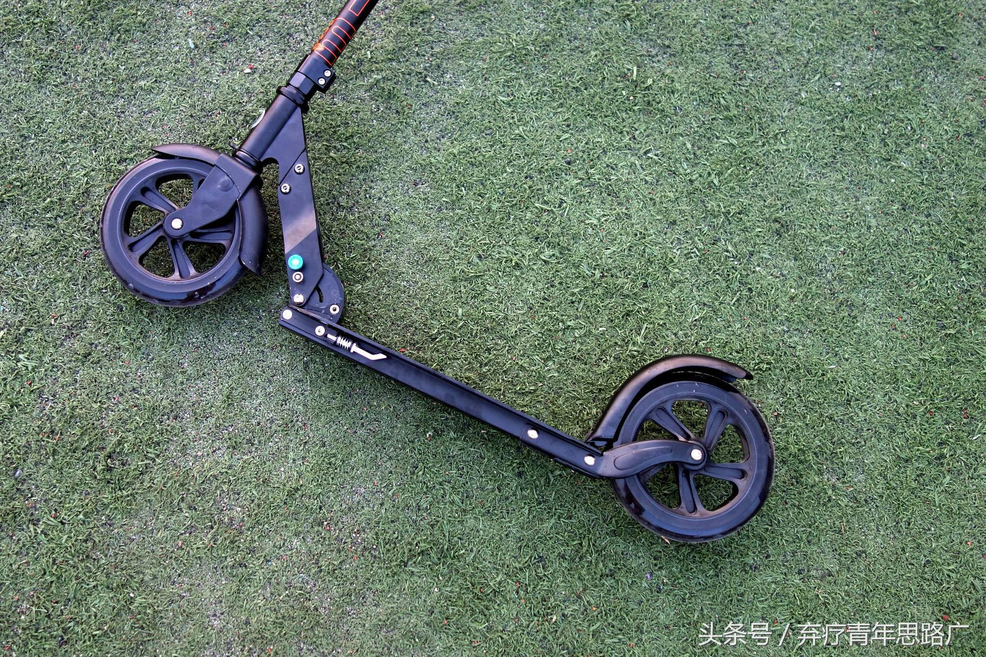 电动小型代步滑板车,高颜值电动代步滑板车