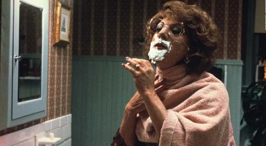 盘点|欧美电影里那些经典的“男扮女装”角色