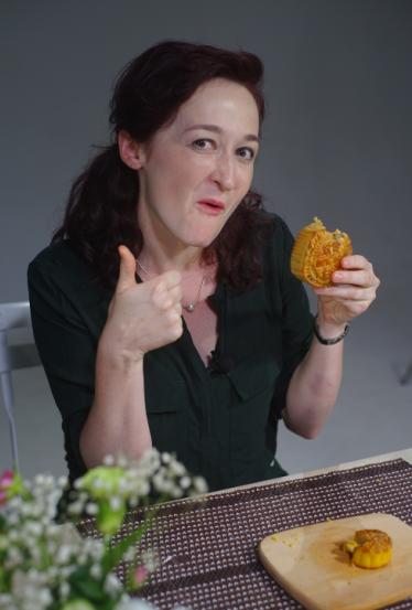 请100个老外吃中国美食,一群老外试吃中国美食