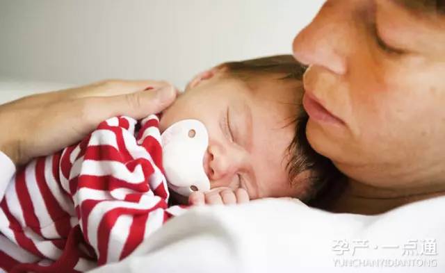 照顾月子产妇和宝宝的月嫂,月子要婆婆还是月嫂照顾