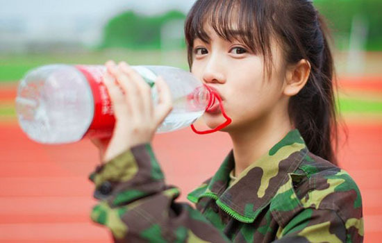 军训后晒黑如何美白,军训晒黑怎么不用花钱就白回来