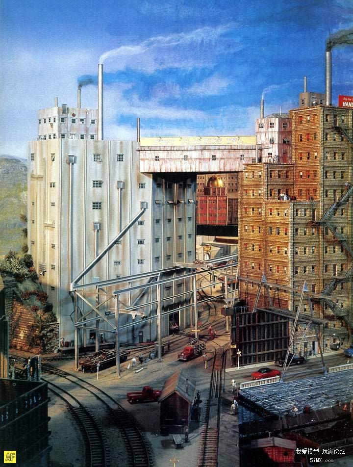 要主子还是火车？当喵星人侵入你的宝贝火车模型沙盘之后