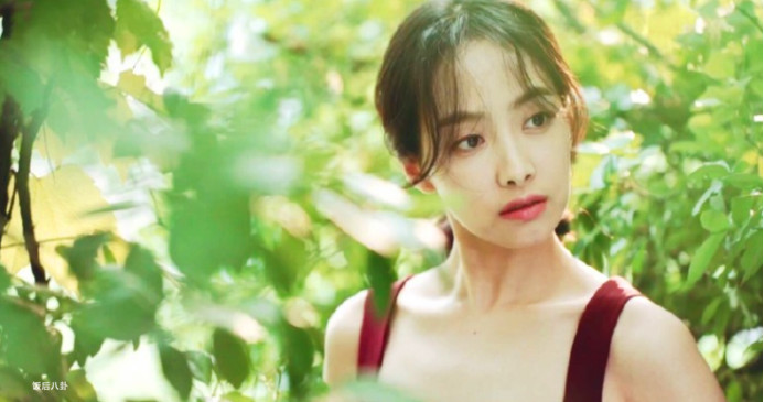 杨幂成轻奢品牌全球代言人,80后小花的代言战争硝烟四起