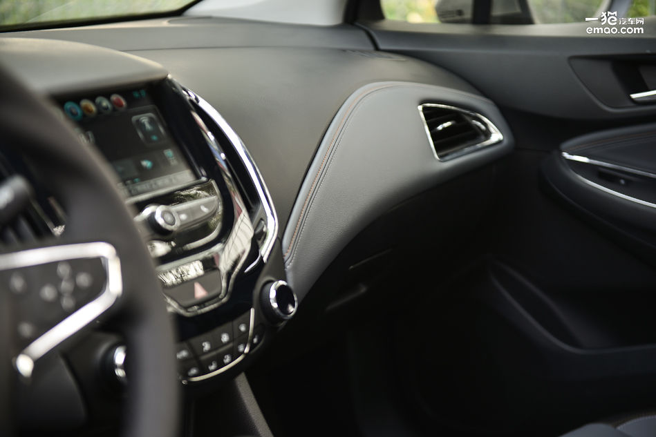 试驾雪佛兰科鲁兹两厢版,科鲁兹两厢顶配掀背1.6t小钢炮