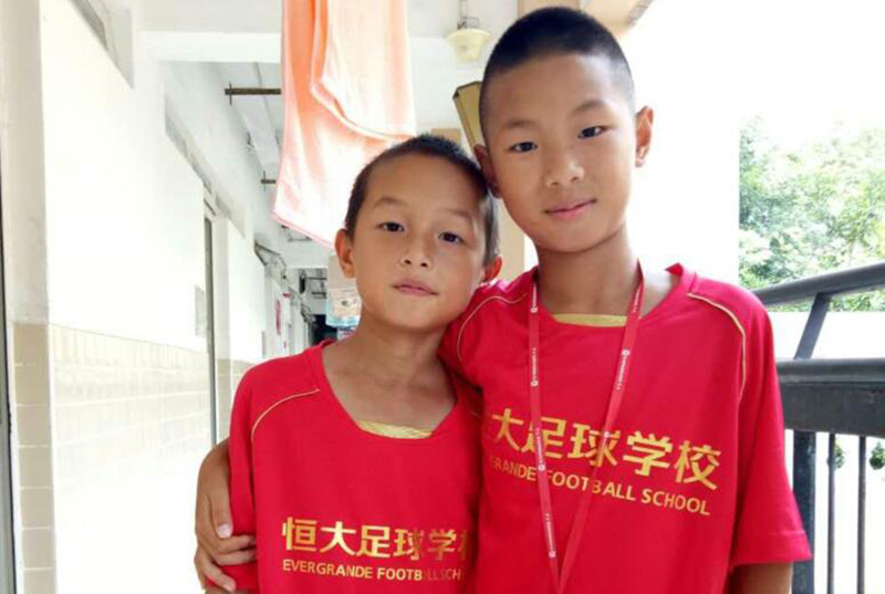 一群绿茵场上的追风少年,追风少年驰骋赛场