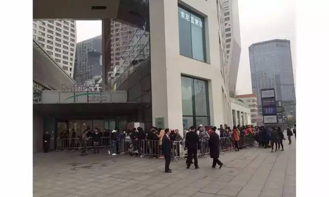 成都人疯狂排队,成都人疯狂派对