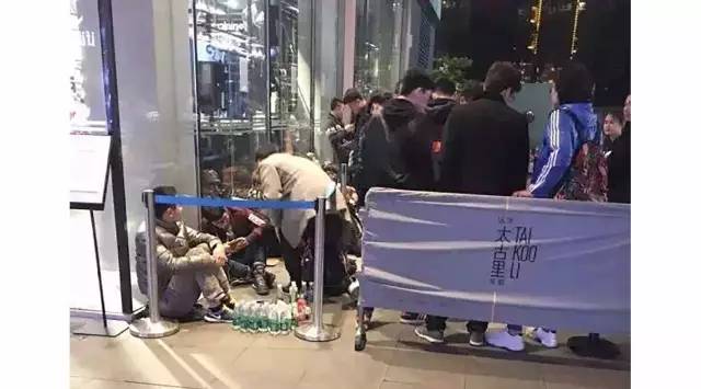 成都人疯狂排队,成都人疯狂派对