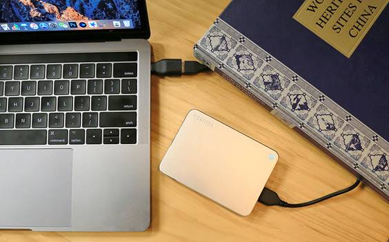 东芝硬盘的“金属狂潮”初体验，商务好搭配