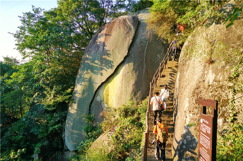 大自然山顶巨石,南天门到大别山主峰