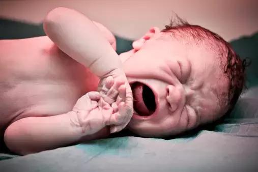 孩子一发烧就抽风偏方,孩子一发烧就惊厥咋回事