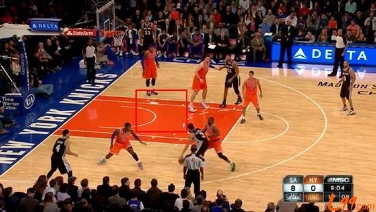 带球撞人是犯规还是违例,带球撞人和阻挡的区别