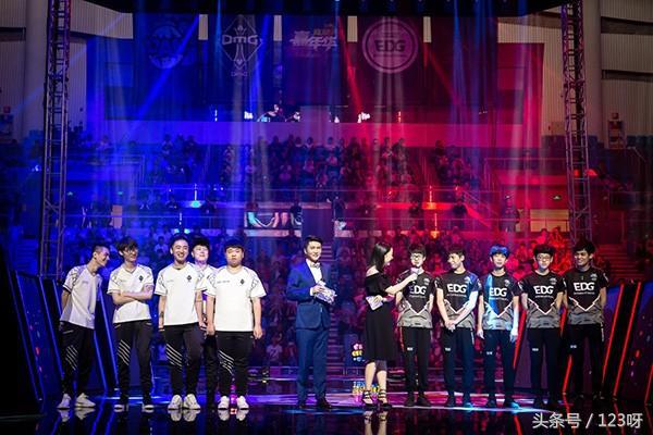 《英雄联盟》竞迹嘉年华：天佑加入SSMISS骚男率主播挑战职业队