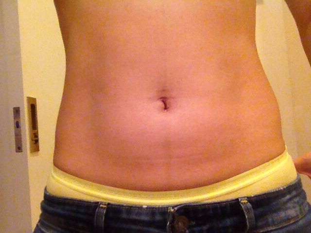 产后绑收腹带和不绑收腹带区别,产后束腹带和骨盆带有用吗