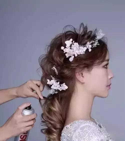 法式新娘的编发教程,新娘鱼骨辫抽丝编发教程