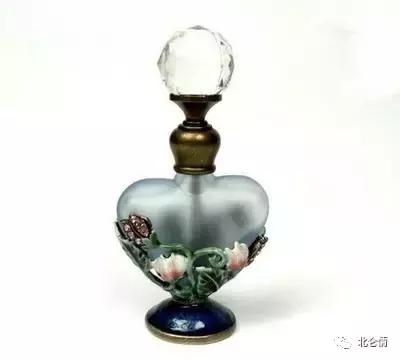 让女人更有魅力的香水,香水的确会让女人更有魅力