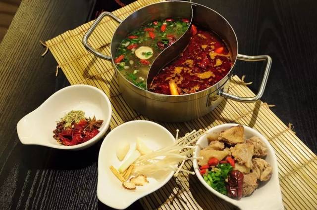 发根起痘痘是怎么回事,发根长了痘痘怎么回事