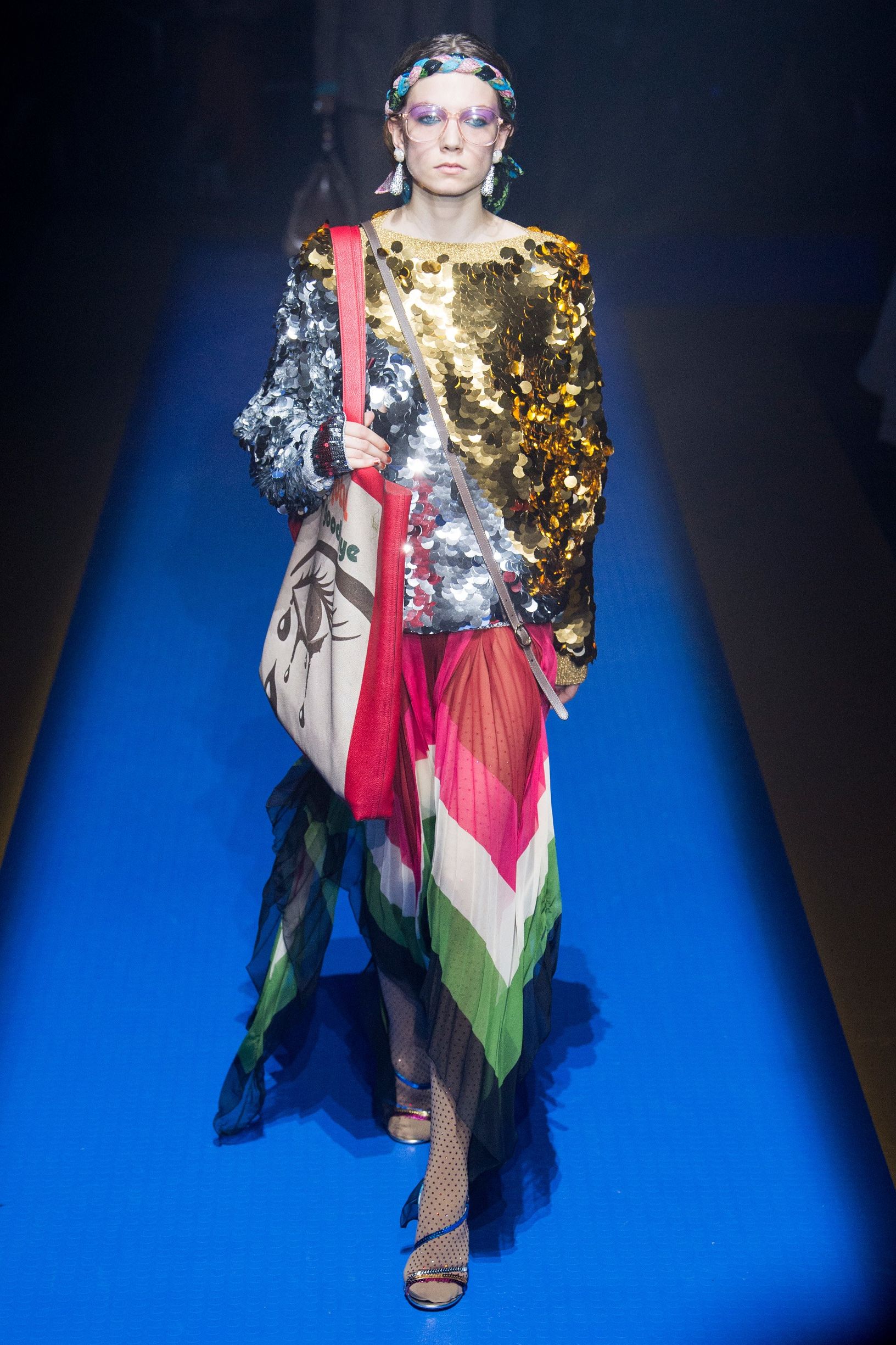 米兰时装周gucci直播外场,米兰时装周gucci三叶草