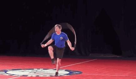 怎么样才能避免运动时脚崴,脚踝经常外翻崴脚用什么护踝