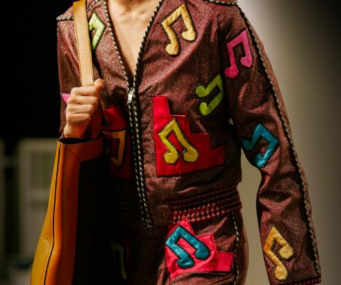 米兰时装周gucci直播外场,米兰时装周gucci三叶草