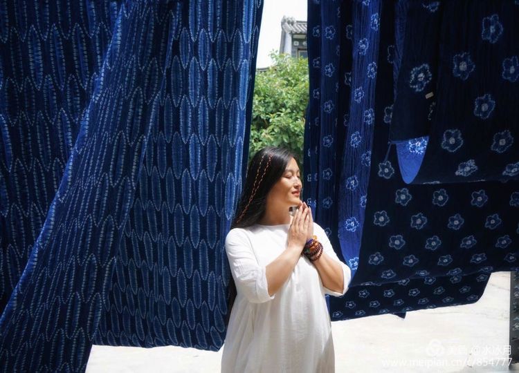 有一种蓝叫青花蓝,有一种颜色叫中国红