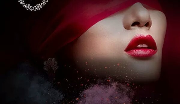 尴尬,你的口红沾到牙齿上了!