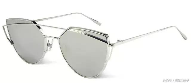 国庆要去浪？周冬雨刘亦菲等女星开包，10件单品斗赢票圈不会输