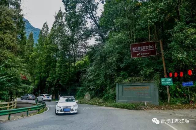 四川旅游一条很直的公路,四川唯一一条有路灯的高速公路