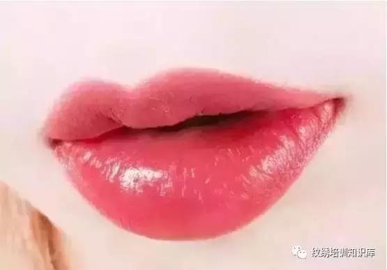 重度乌唇怎么改善能变红唇,乌唇应该用什么颜色做唇好看