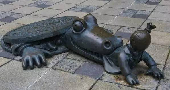 世界十大奇葩的雕塑,节操碎一地图片