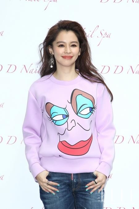 怎么不会老！明明过了35岁她们却还是少女脸！