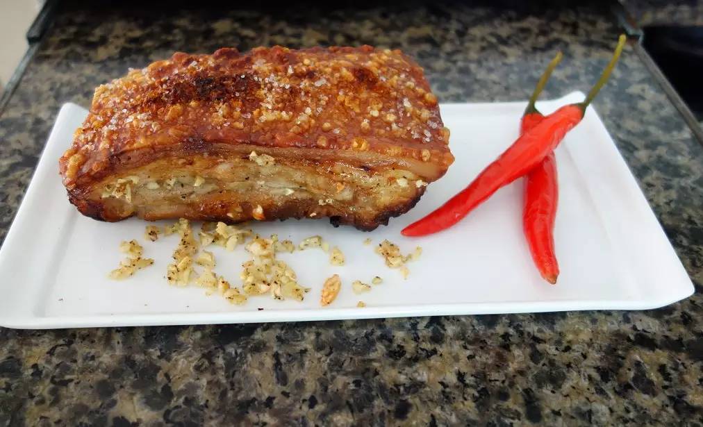 吃货手工制作大全视频,正宗广式脆皮烧肉的制作全过程