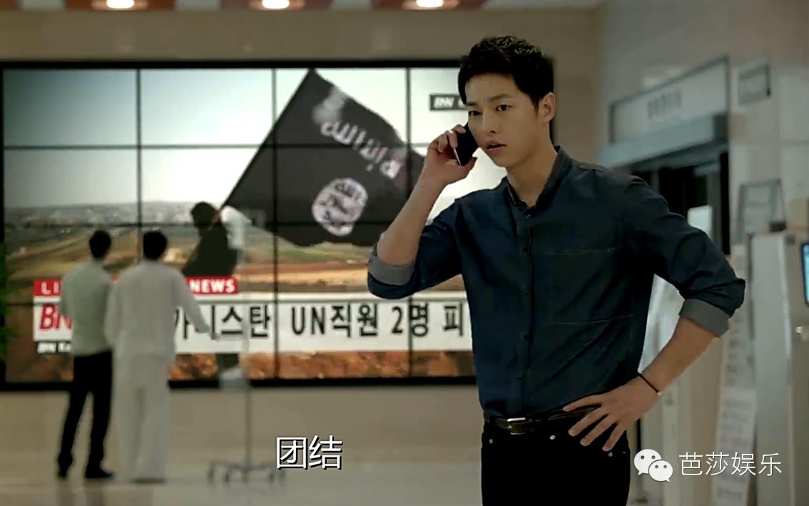 太阳的后裔为啥选宋仲基,太阳的后裔宋仲基帮宋慧乔扎头发