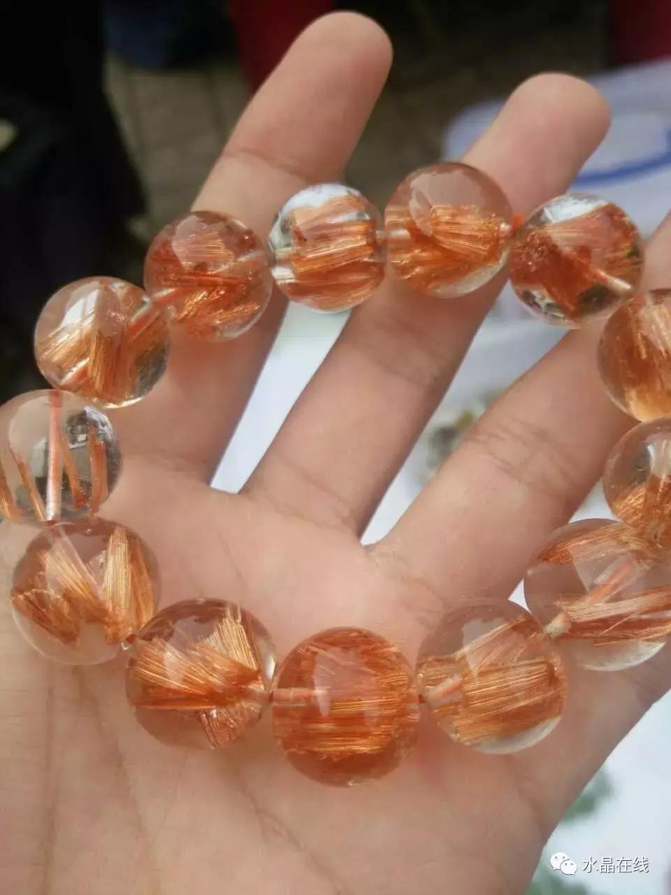 该怎么鉴别真水晶和假水晶,如何辨别真的水晶和假的水晶