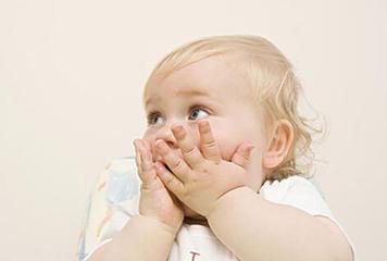 宝宝嘴太臭了,宝宝嘴臭是不是上火了