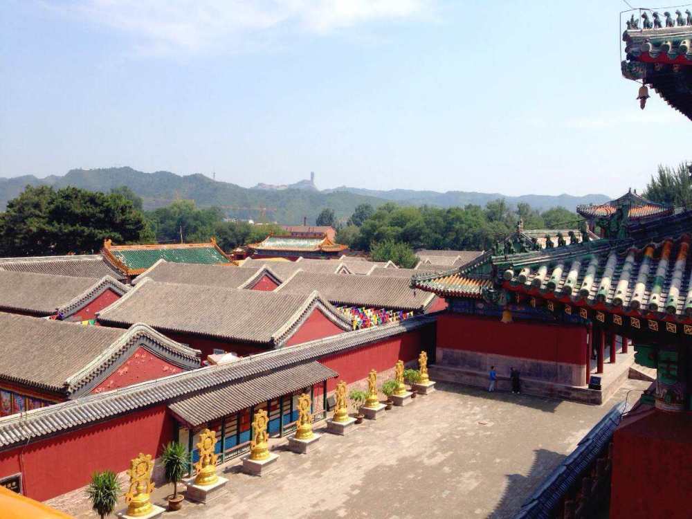 西藏文殊菩萨和五台山文殊菩萨,五台山文殊菩萨殿是文殊菩萨吗