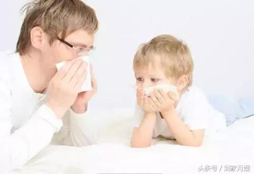 宝宝还没攒肚大便有血丝怎么回事,攒肚宝宝拉稀糊状大便