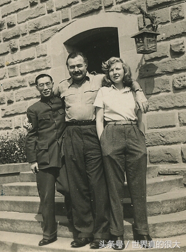 诺曼底登陆中唯一的女人，藏在医用船上，扮成担架工走上海滩