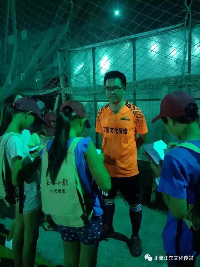 小学生足球小记者采访模板,足球联赛小记者报道