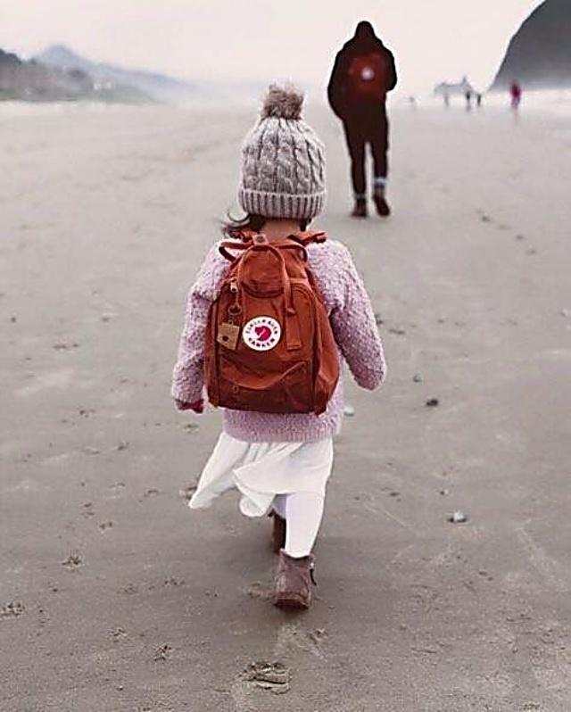 背上它拍照时脸算什么，它才是重点！我的“Kanken”就是无极限！