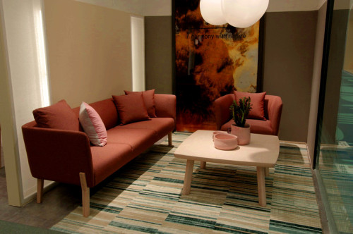 这个中国品牌占据了全球最大规模家具展两个主馆，凭什么？