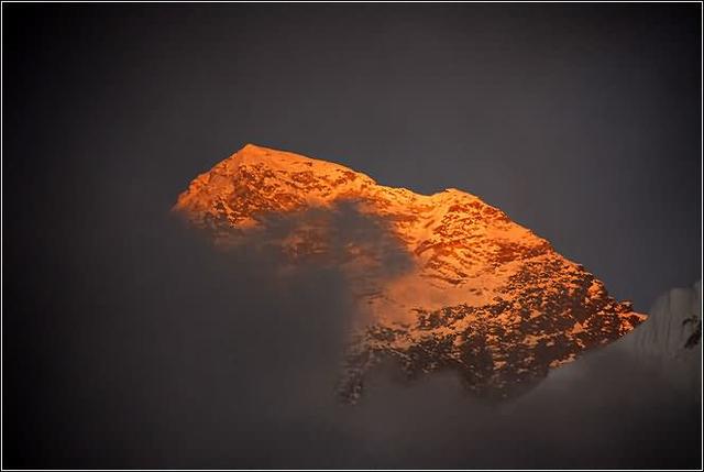 珠穆朗玛峰西坡大本营海拔多少,海拔最高的山峰是珠穆朗玛峰