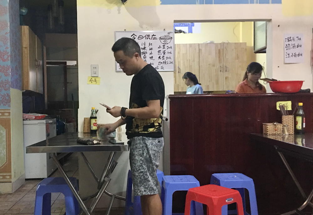 从越南来中国要多少钱,到越南吃碗面要中国人民币多少钱