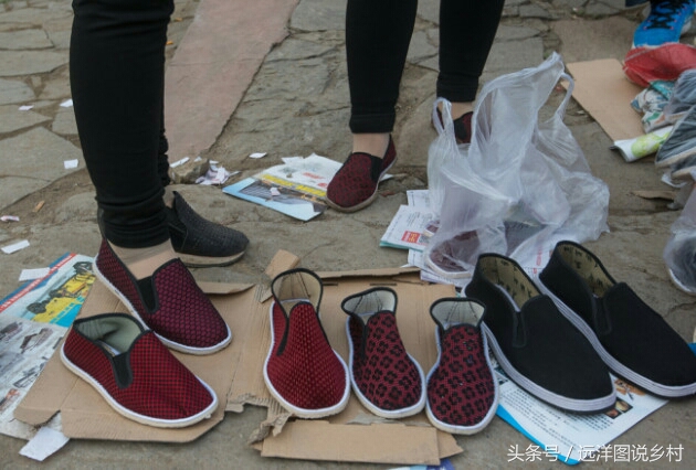 农村集市卖手工布鞋,摆摊卖布鞋能挣钱吗